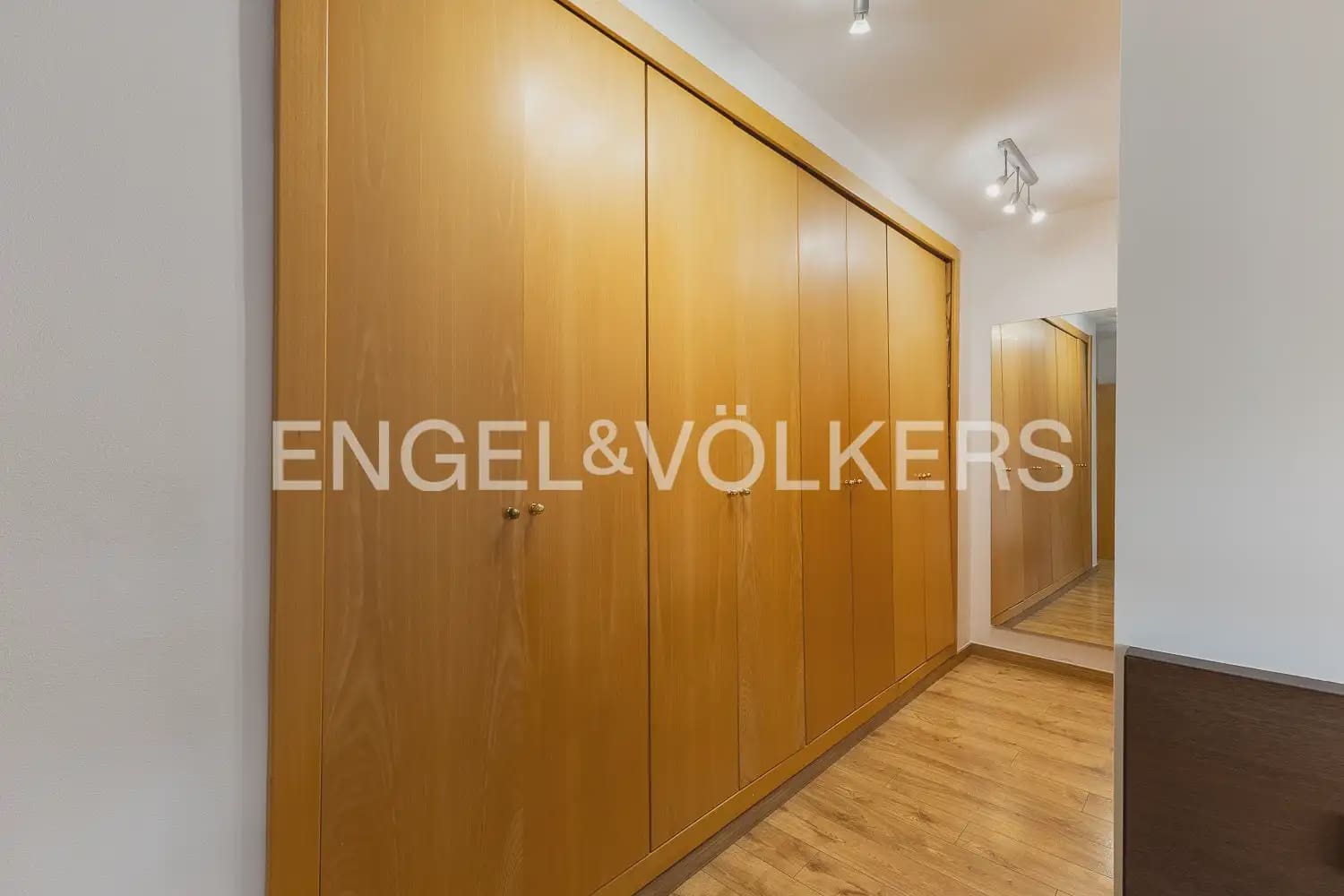 3 soveværelse Villa til leje i Riba-roja de Turia med swimmingpool - € 4.000 (Ref: 9937282)