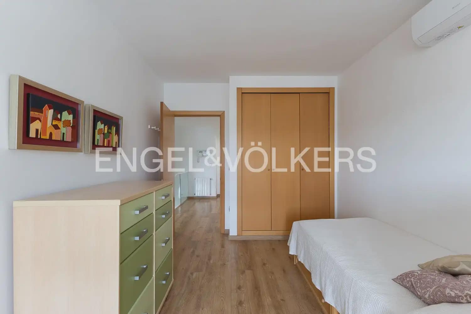 3 soveværelse Villa til leje i Riba-roja de Turia med swimmingpool - € 4.000 (Ref: 9937282)