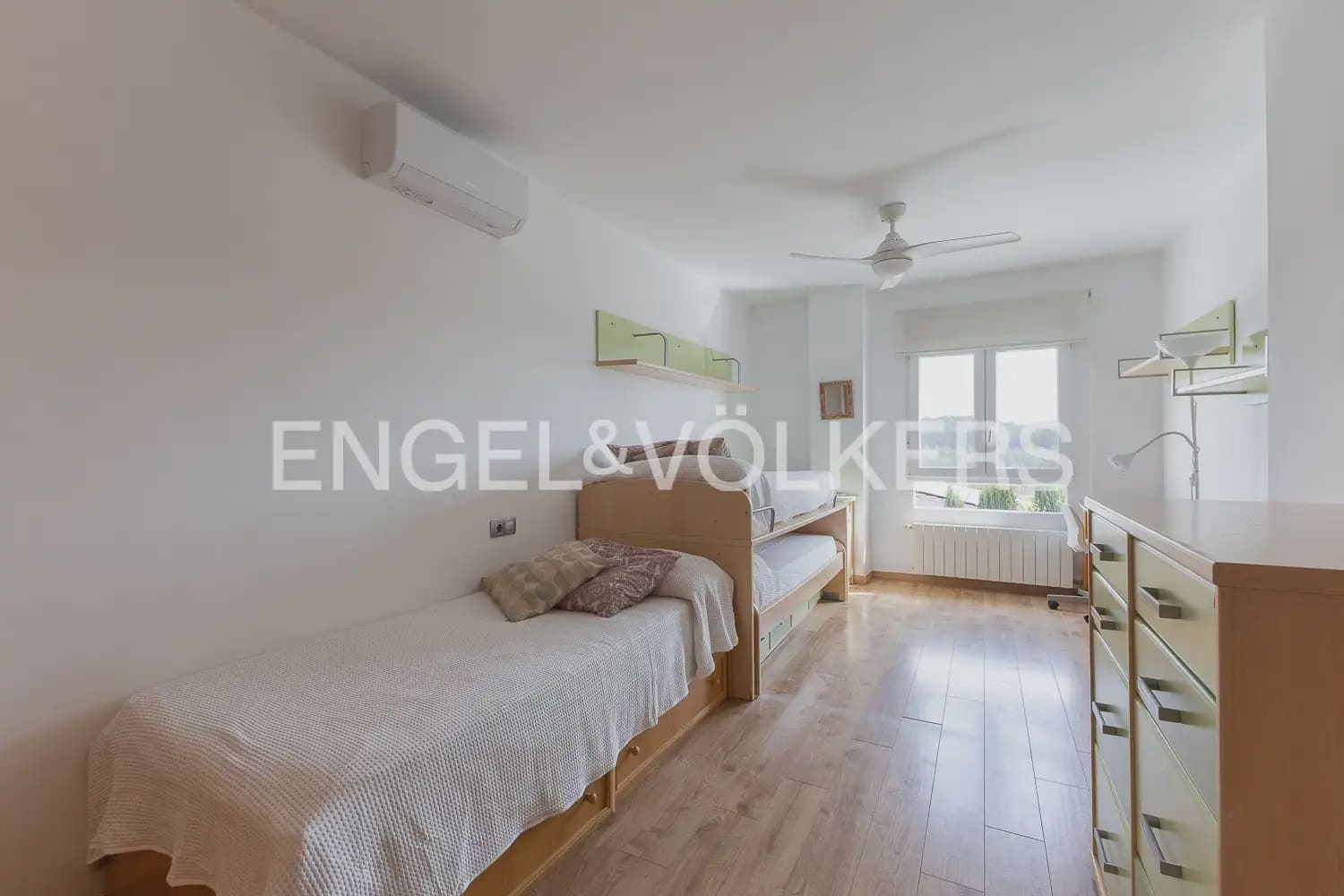 3 soveværelse Villa til leje i Riba-roja de Turia med swimmingpool - € 4.000 (Ref: 9937282)