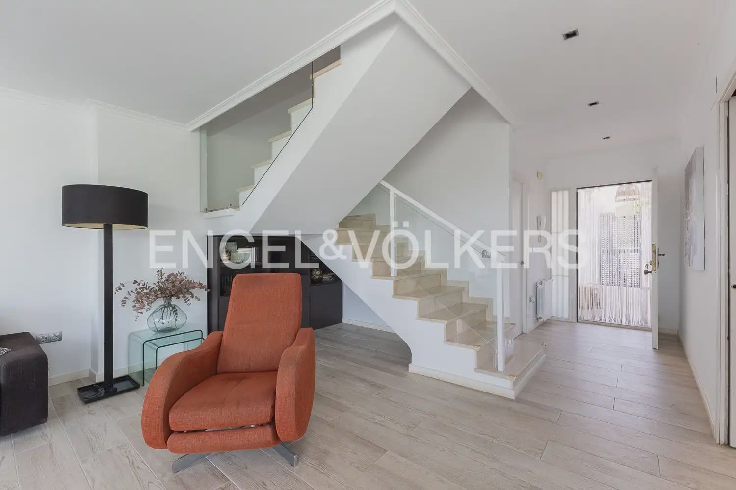 3 soveværelse Villa til leje i Riba-roja de Turia med swimmingpool - € 4.000 (Ref: 9937282)