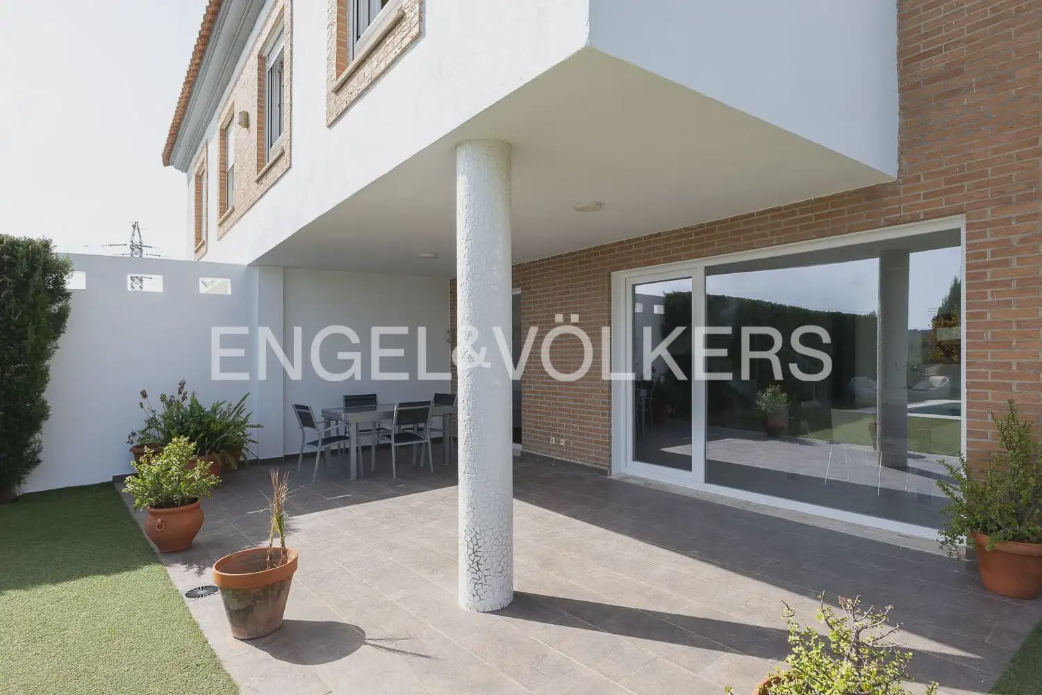 3 soveværelse Villa til leje i Riba-roja de Turia med swimmingpool - € 4.000 (Ref: 9937282)