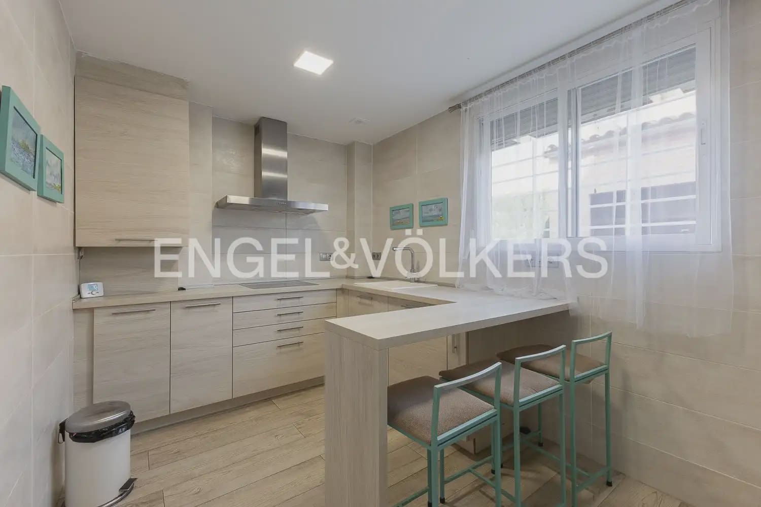 3 soveværelse Villa til leje i Riba-roja de Turia med swimmingpool - € 4.000 (Ref: 9937282)