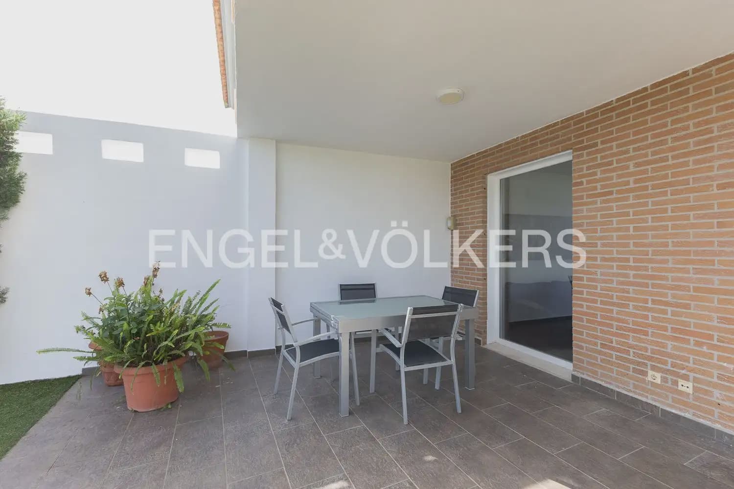 3 soveværelse Villa til leje i Riba-roja de Turia med swimmingpool - € 4.000 (Ref: 9937282)