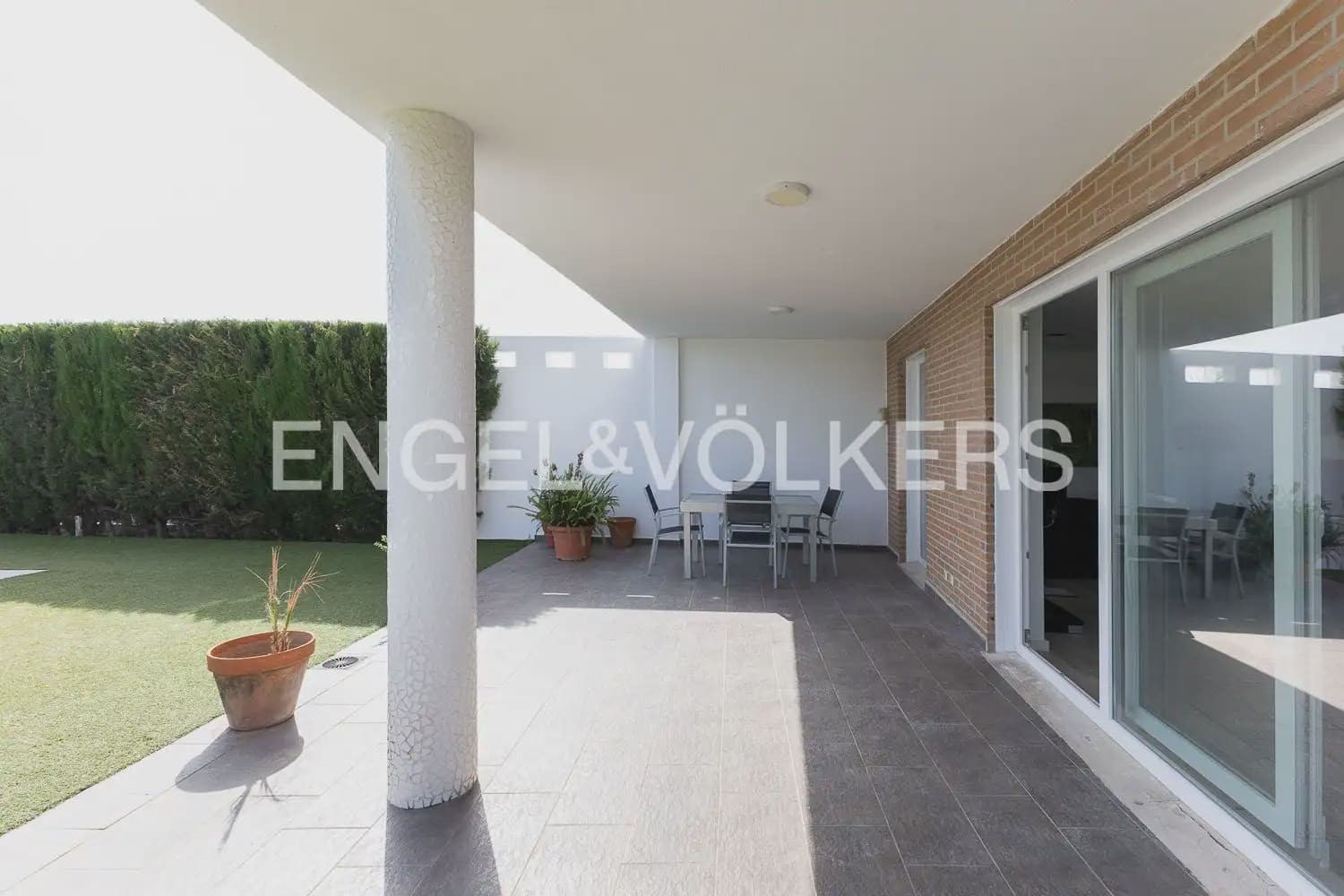 3 soveværelse Villa til leje i Riba-roja de Turia med swimmingpool - € 4.000 (Ref: 9937282)