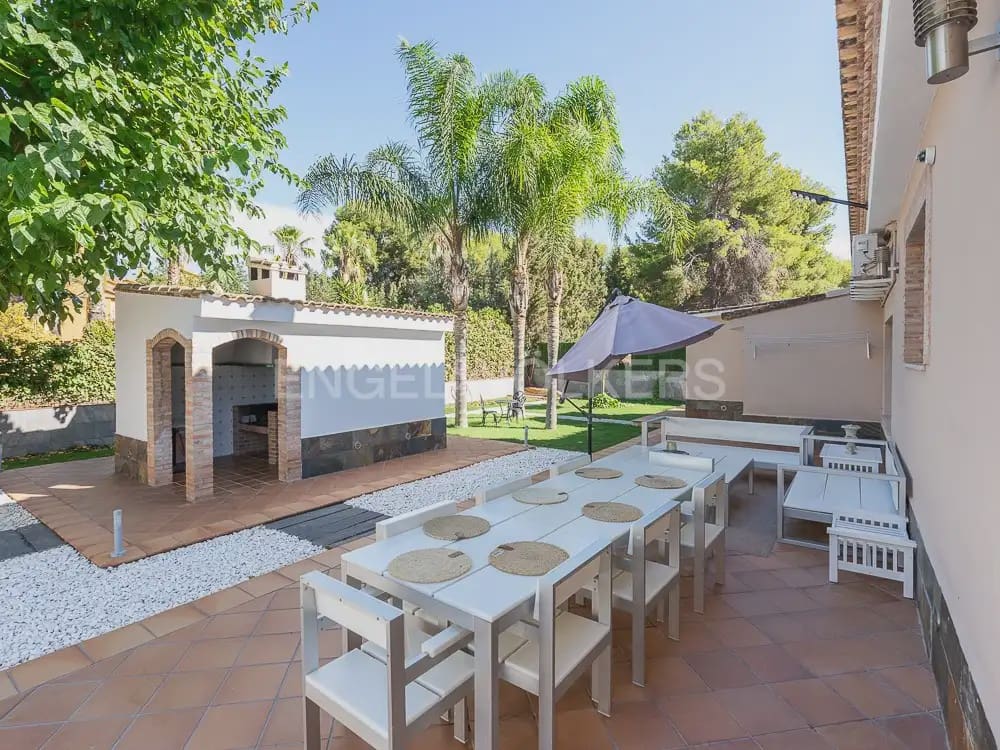 8 Zimmer Villa zu vermieten in Betera mit Pool Garage - 5.500 € (Ref: 9937283)