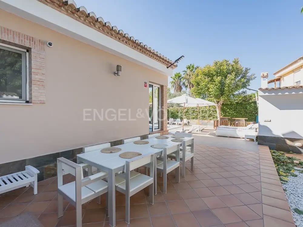 8 Zimmer Villa zu vermieten in Betera mit Pool Garage - 5.500 € (Ref: 9937283)