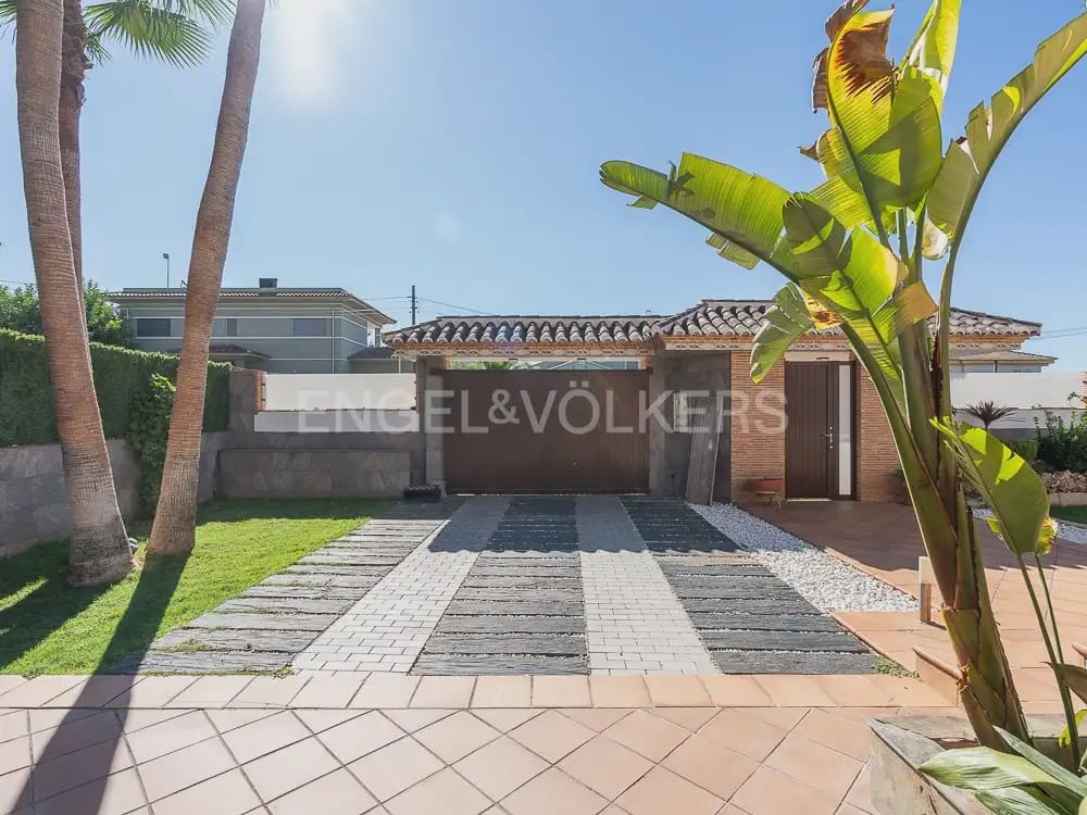 8 Zimmer Villa zu vermieten in Betera mit Pool Garage - 5.500 € (Ref: 9937283)