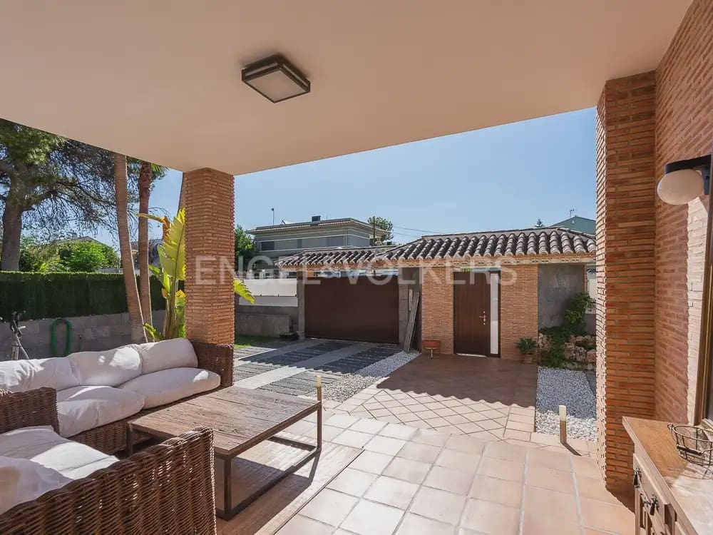 8 Zimmer Villa zu vermieten in Betera mit Pool Garage - 5.500 € (Ref: 9937283)