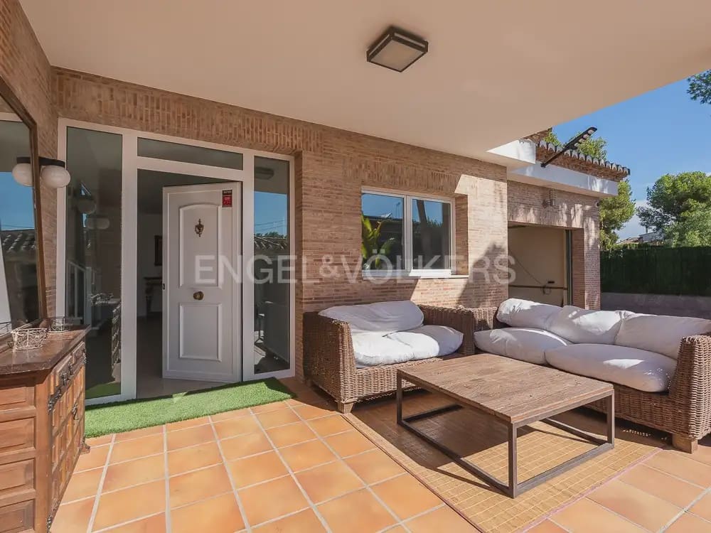 8 Zimmer Villa zu vermieten in Betera mit Pool Garage - 5.500 € (Ref: 9937283)