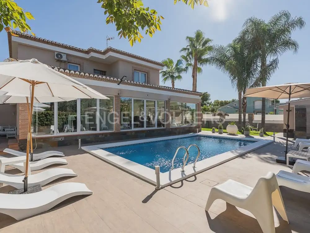 8 Zimmer Villa zu vermieten in Betera mit Pool Garage - 5.500 € (Ref: 9937283)