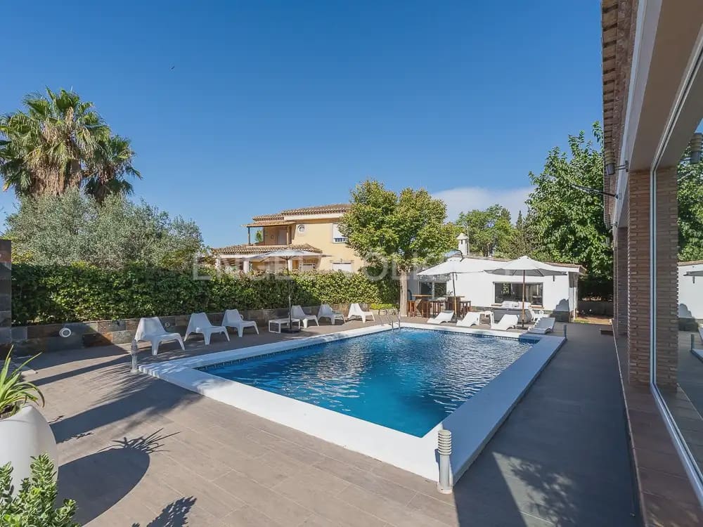8 Zimmer Villa zu vermieten in Betera mit Pool Garage - 5.500 € (Ref: 9937283)