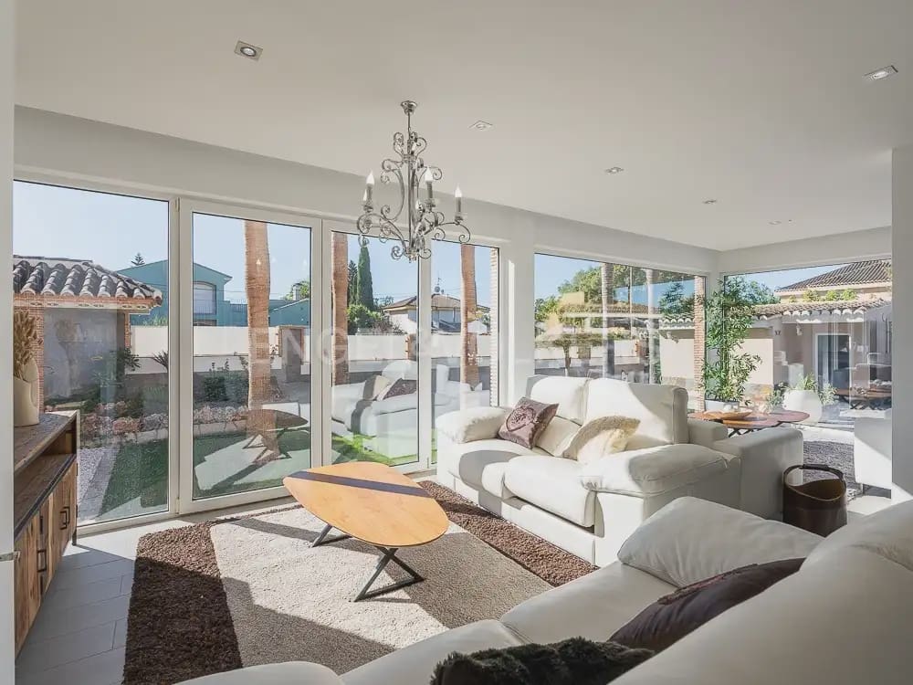 8 Zimmer Villa zu vermieten in Betera mit Pool Garage - 5.500 € (Ref: 9937283)