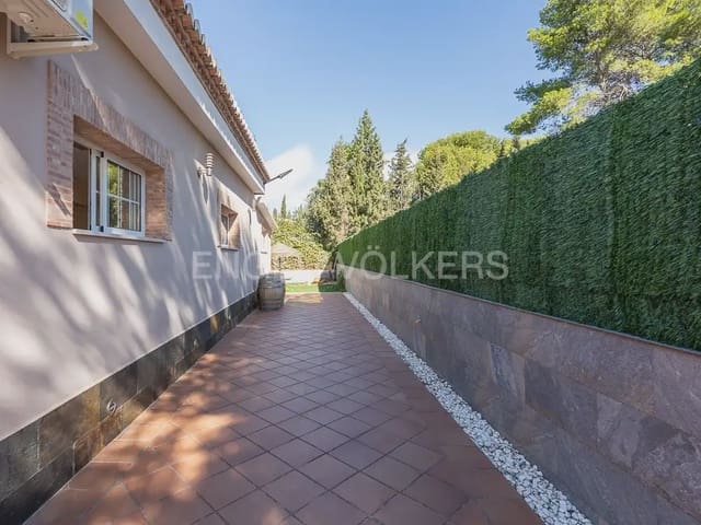 8 Zimmer Villa zu vermieten in Bétera mit Pool Garage - 5.500 € (Ref: 9937283)