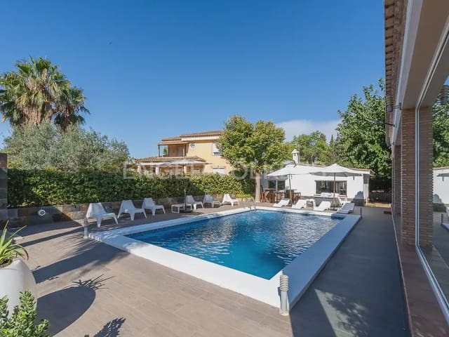8 Zimmer Villa zu vermieten in Bétera mit Pool Garage - 5.500 € (Ref: 9937283)
