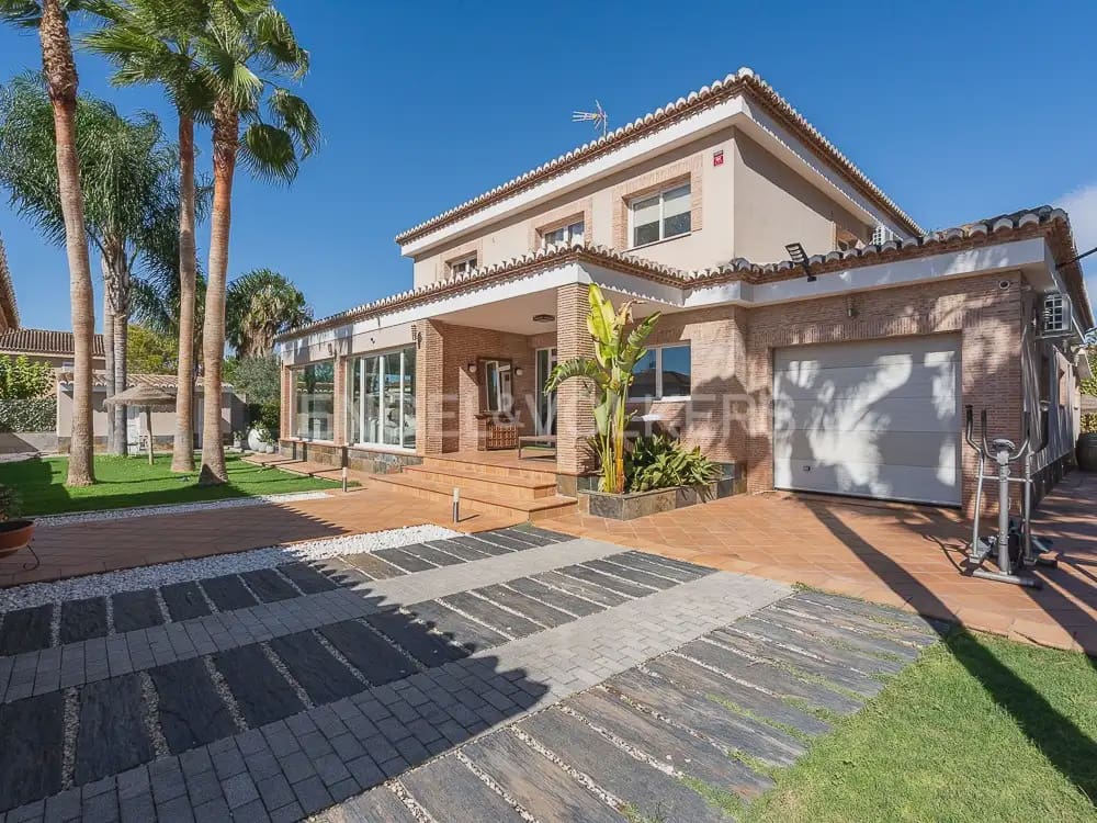 8 Zimmer Villa zu vermieten in Betera mit Pool Garage - 5.500 € (Ref: 9937283)
