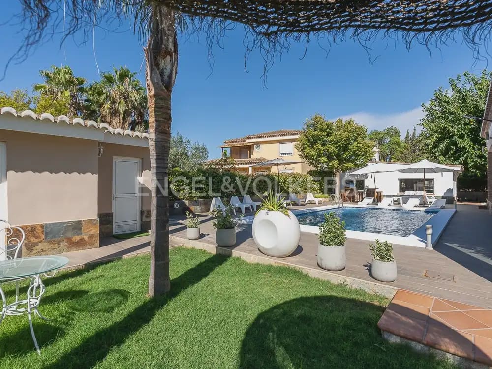8 Zimmer Villa zu vermieten in Betera mit Pool Garage - 5.500 € (Ref: 9937283)