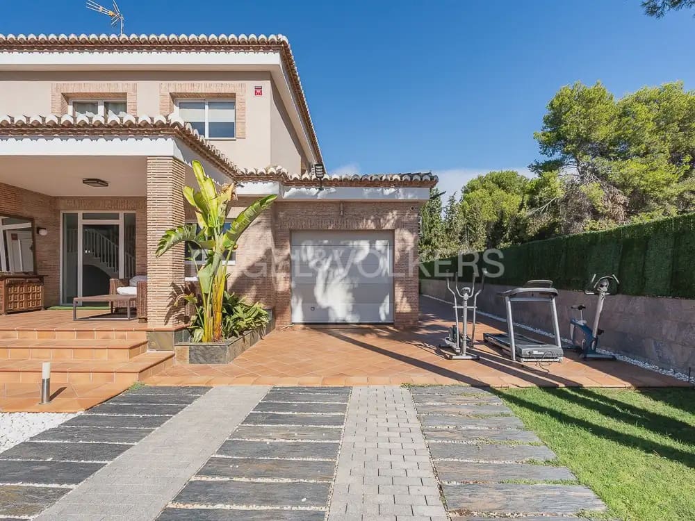 8 Zimmer Villa zu vermieten in Betera mit Pool Garage - 5.500 € (Ref: 9937283)