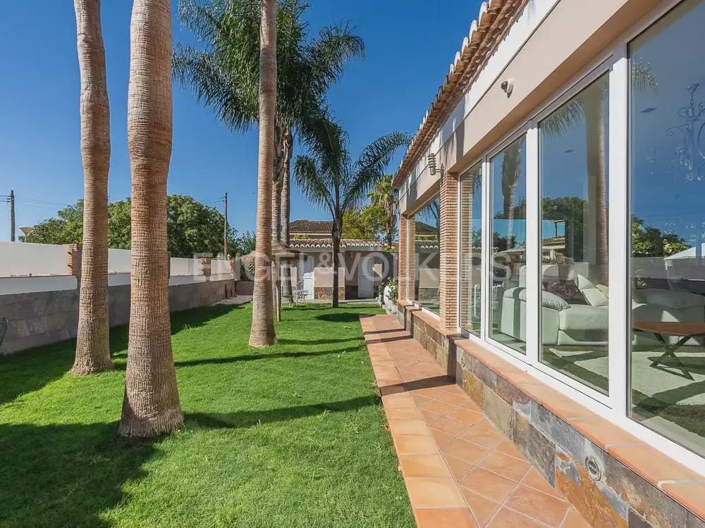 8 Zimmer Villa zu vermieten in Betera mit Pool Garage - 5.500 € (Ref: 9937283)