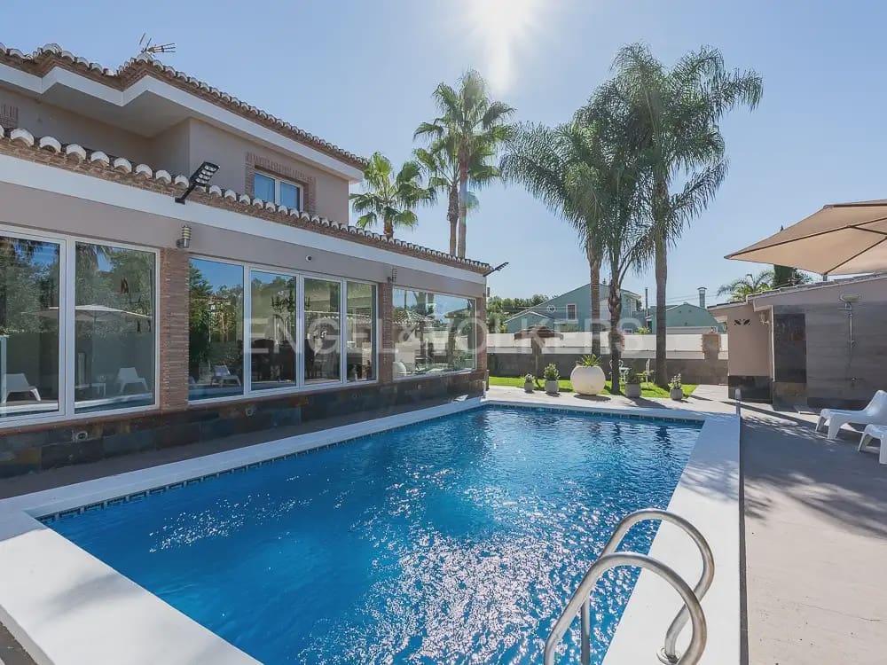 8 Zimmer Villa zu vermieten in Betera mit Pool Garage - 5.500 € (Ref: 9937283)
