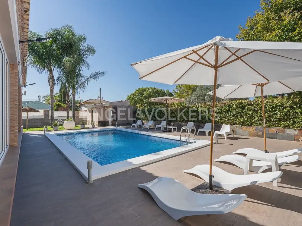 8 Zimmer Villa zu vermieten in Betera mit Pool Garage - 5.500 € (Ref: 9937283)