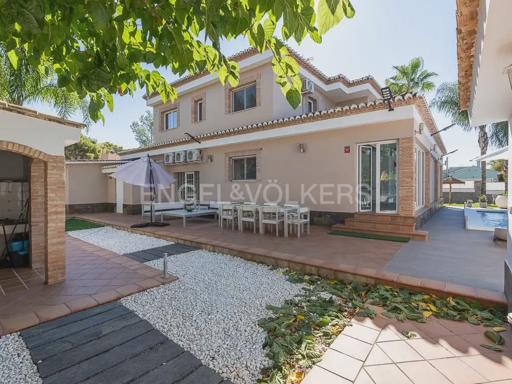 8 Zimmer Villa zu vermieten in Betera mit Pool Garage - 5.500 € (Ref: 9937283)