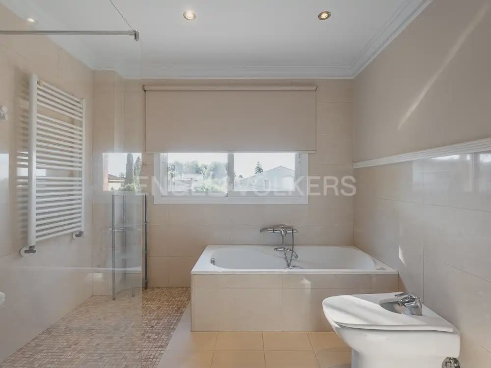 8 Zimmer Villa zu vermieten in Betera mit Pool Garage - 5.500 € (Ref: 9937283)