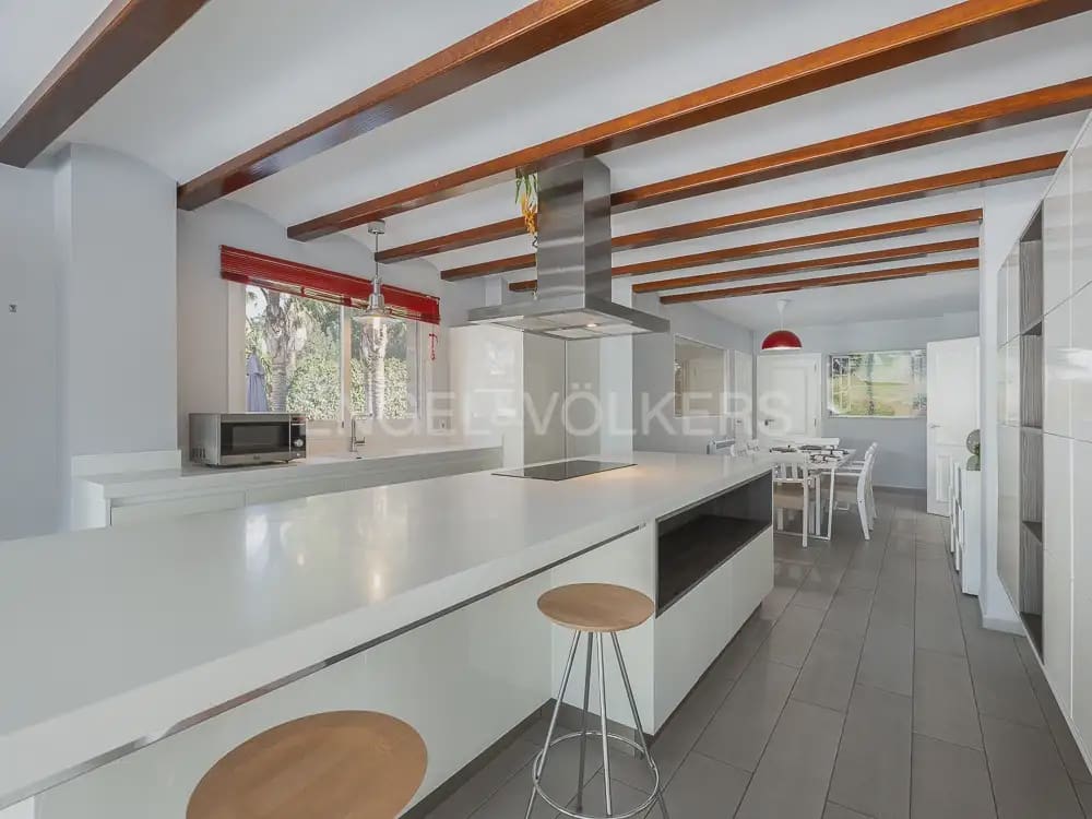 8 Zimmer Villa zu vermieten in Betera mit Pool Garage - 5.500 € (Ref: 9937283)
