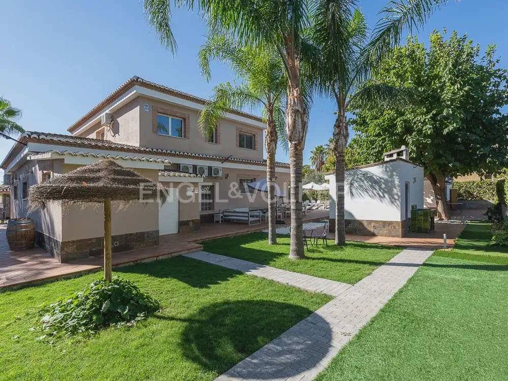 8 Zimmer Villa zu vermieten in Betera mit Pool Garage - 5.500 € (Ref: 9937283)