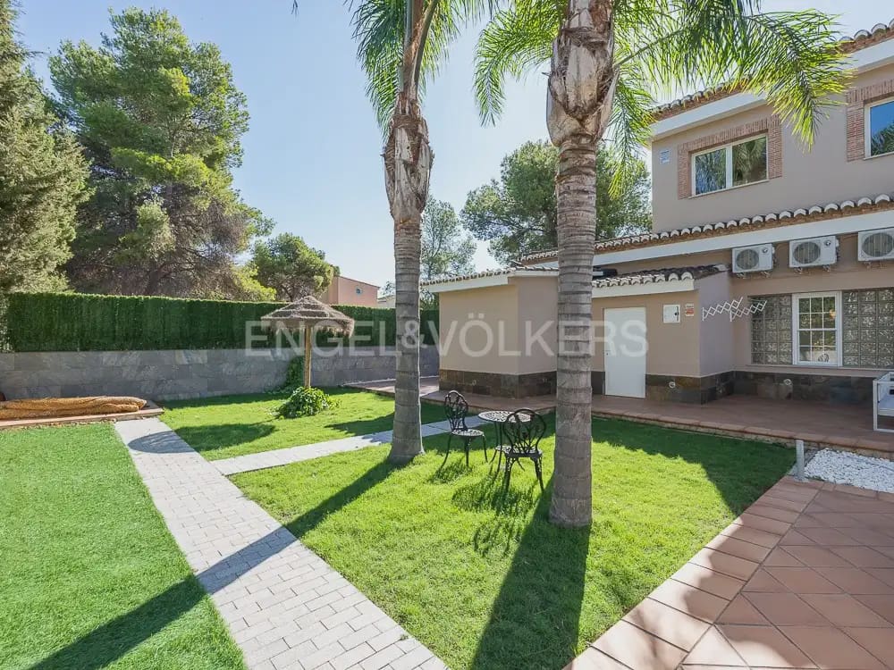 8 Zimmer Villa zu vermieten in Betera mit Pool Garage - 5.500 € (Ref: 9937283)