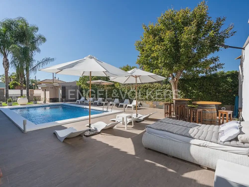 8 Zimmer Villa zu vermieten in Betera mit Pool Garage - 5.500 € (Ref: 9937283)