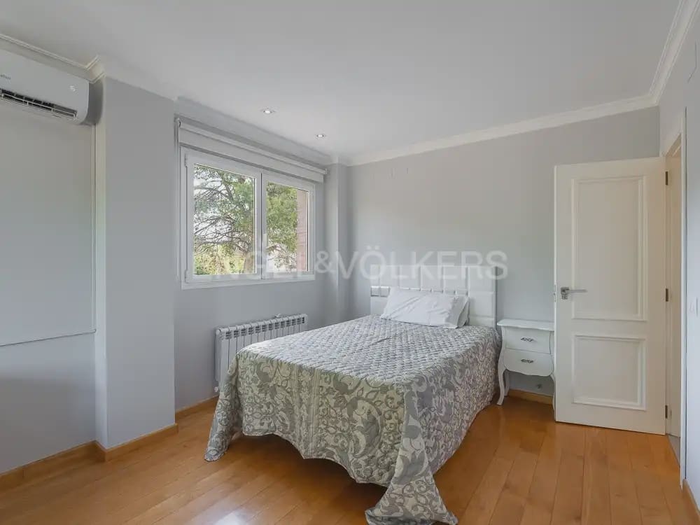8 Zimmer Villa zu vermieten in Betera mit Pool Garage - 5.500 € (Ref: 9937283)