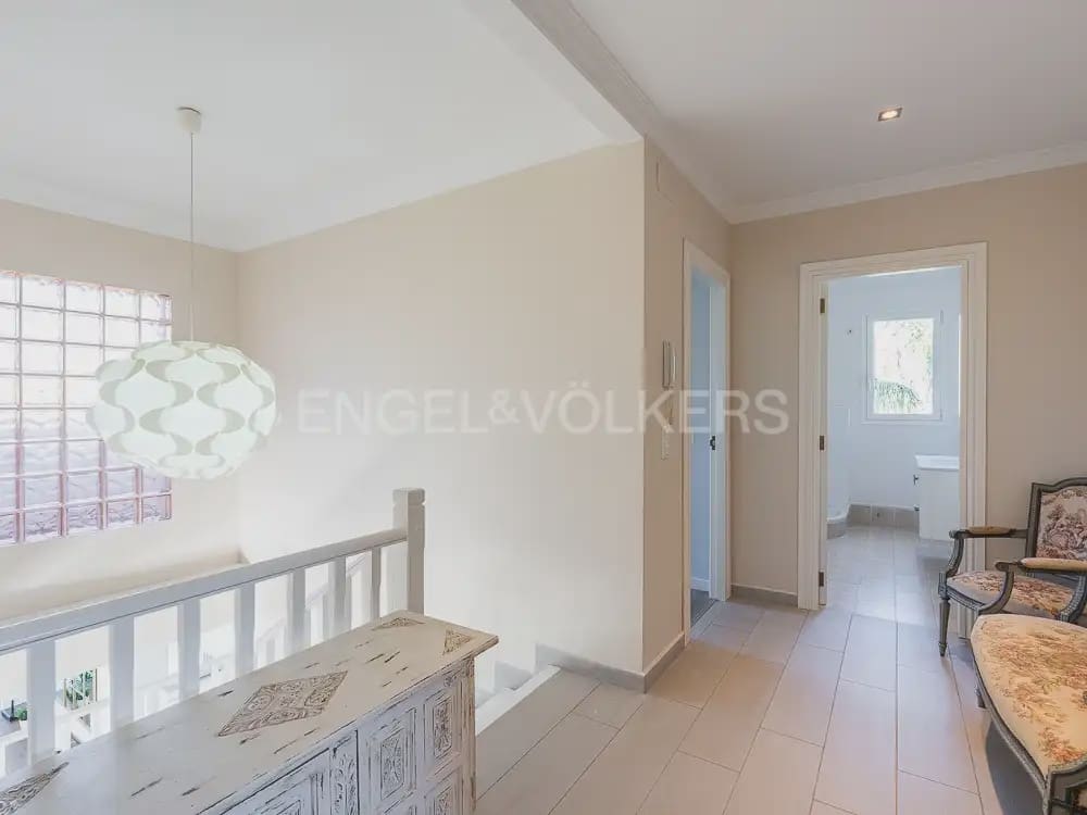 8 Zimmer Villa zu vermieten in Betera mit Pool Garage - 5.500 € (Ref: 9937283)