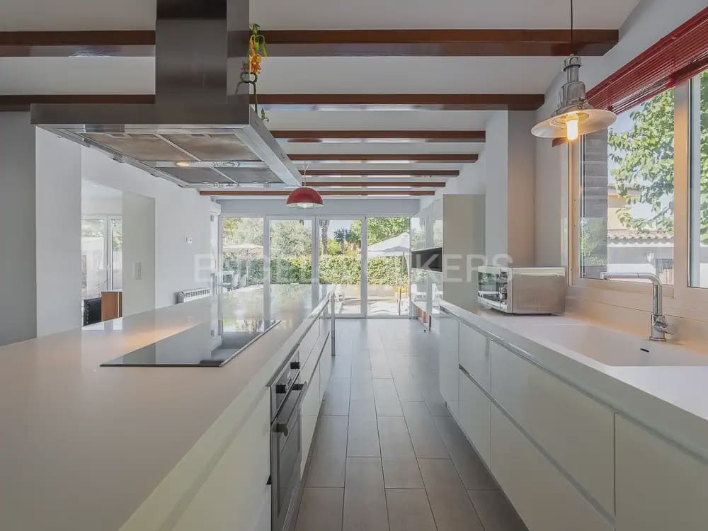 8 Zimmer Villa zu vermieten in Betera mit Pool Garage - 5.500 € (Ref: 9937283)