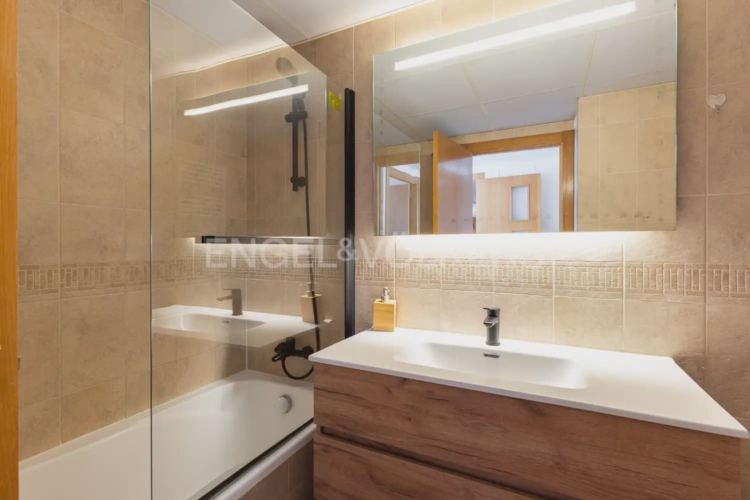 3 bedroom Penthouse for rent in Valencia city with garage - € 2,800 (Ref: 9937284)