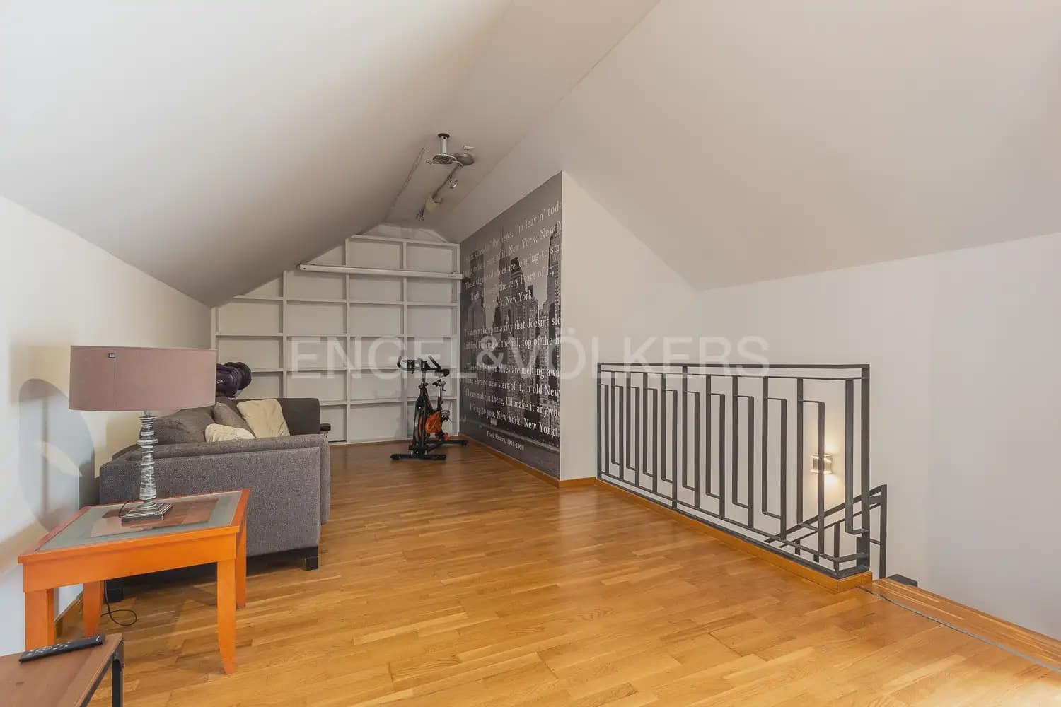 3 bedroom Penthouse for rent in Valencia city with garage - € 2,800 (Ref: 9937284)