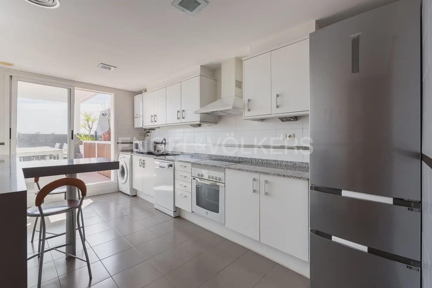 3 bedroom Penthouse for rent in Valencia city with garage - € 2,800 (Ref: 9937284)