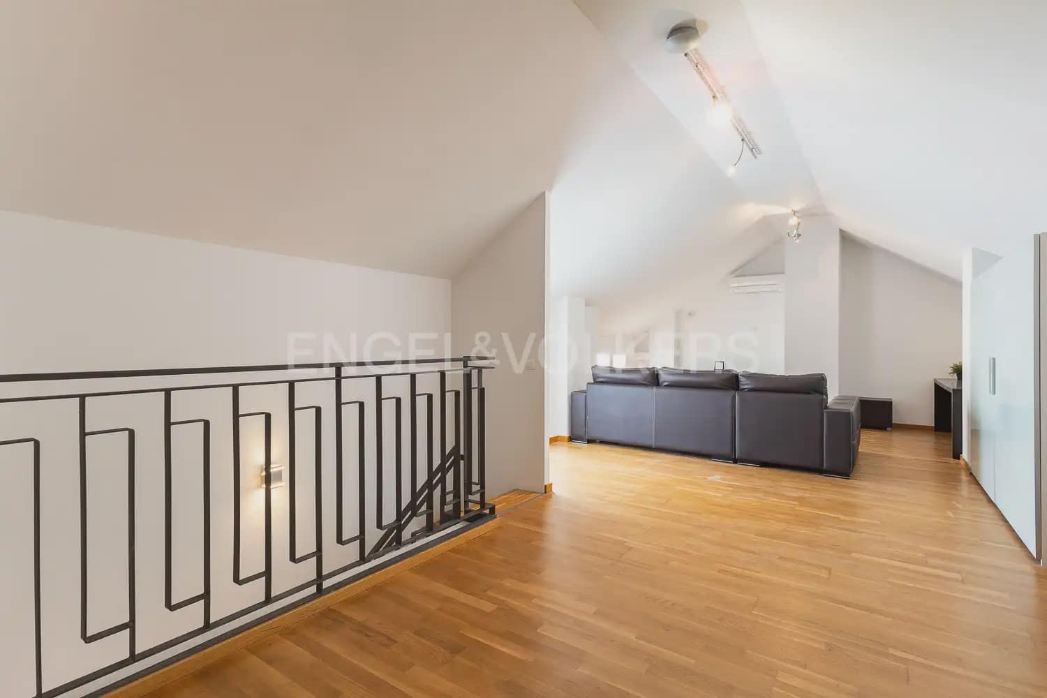 3 bedroom Penthouse for rent in Valencia city with garage - € 2,800 (Ref: 9937284)