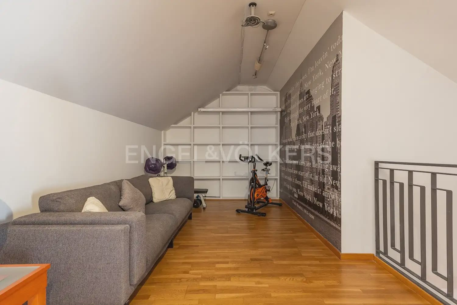 3 bedroom Penthouse for rent in Valencia city with garage - € 2,800 (Ref: 9937284)