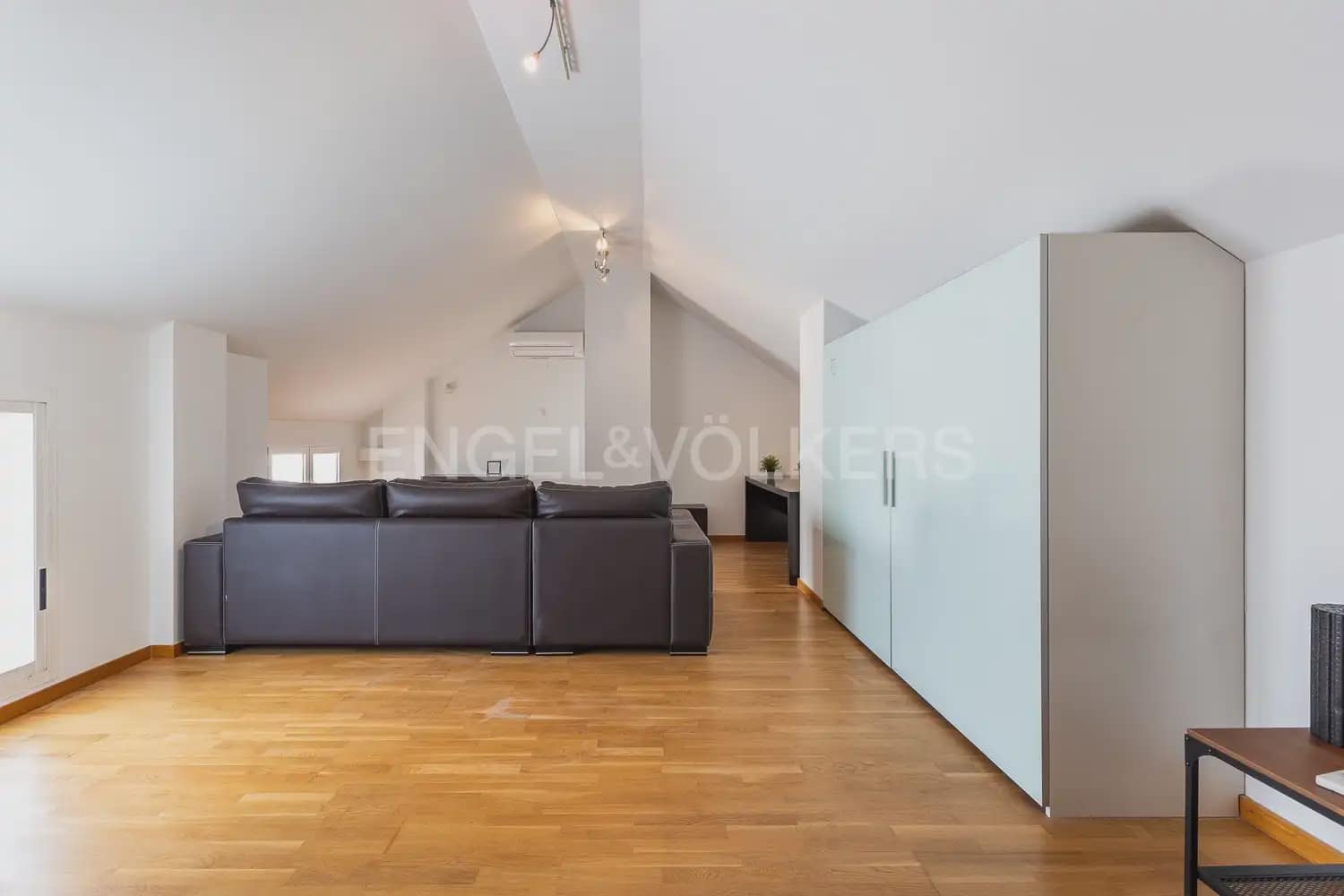3 bedroom Penthouse for rent in Valencia city with garage - € 2,800 (Ref: 9937284)