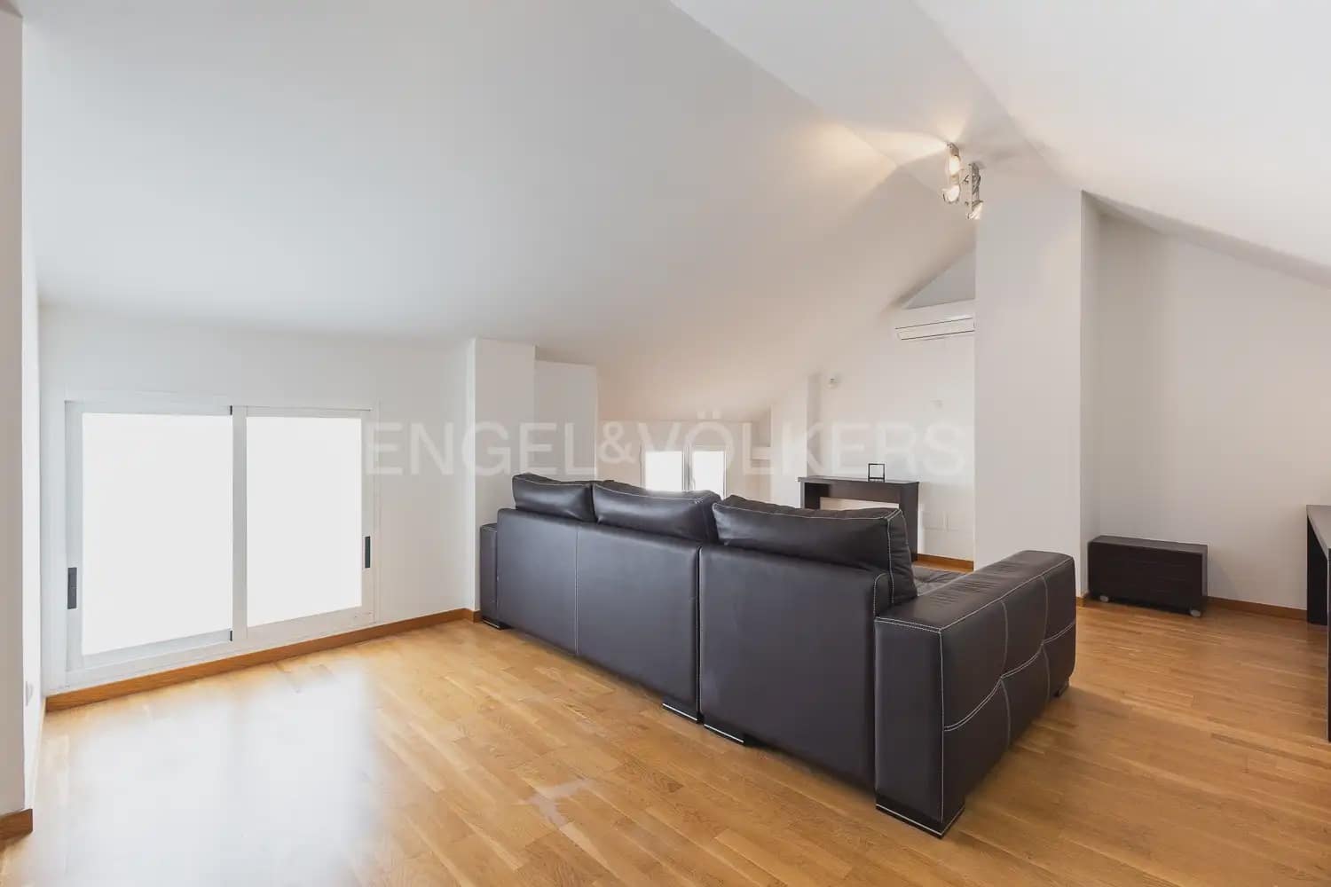 3 bedroom Penthouse for rent in Valencia city with garage - € 2,800 (Ref: 9937284)