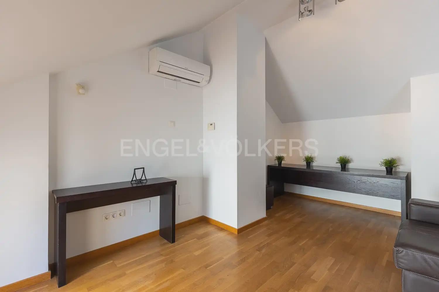 3 bedroom Penthouse for rent in Valencia city with garage - € 2,800 (Ref: 9937284)