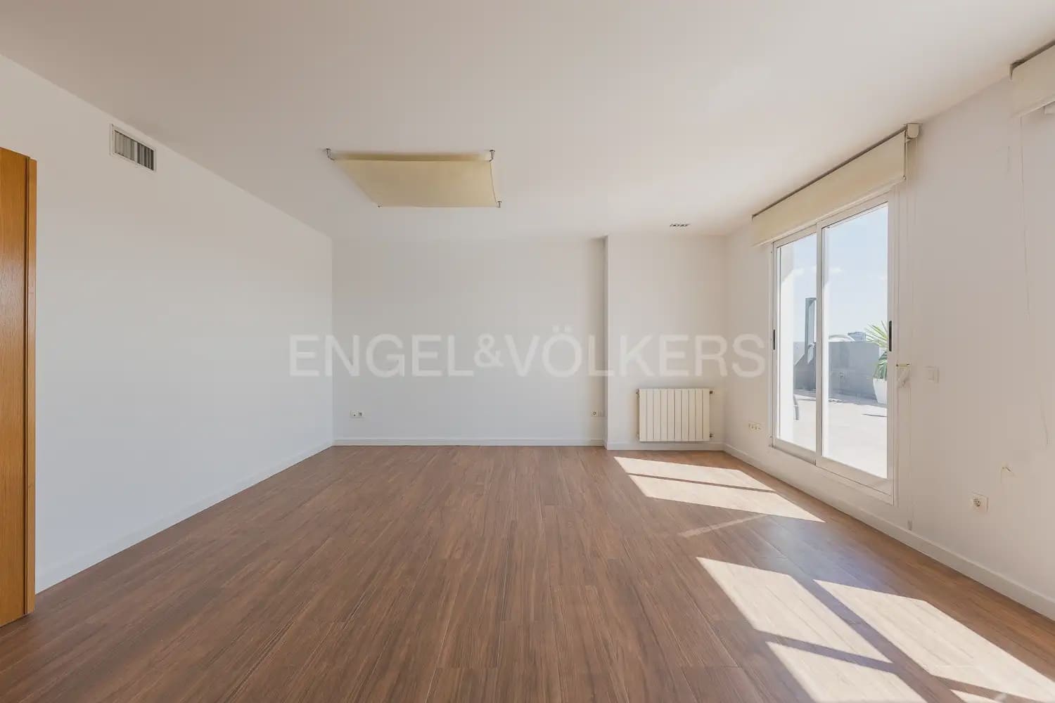 3 bedroom Penthouse for rent in Valencia city with garage - € 2,800 (Ref: 9937284)