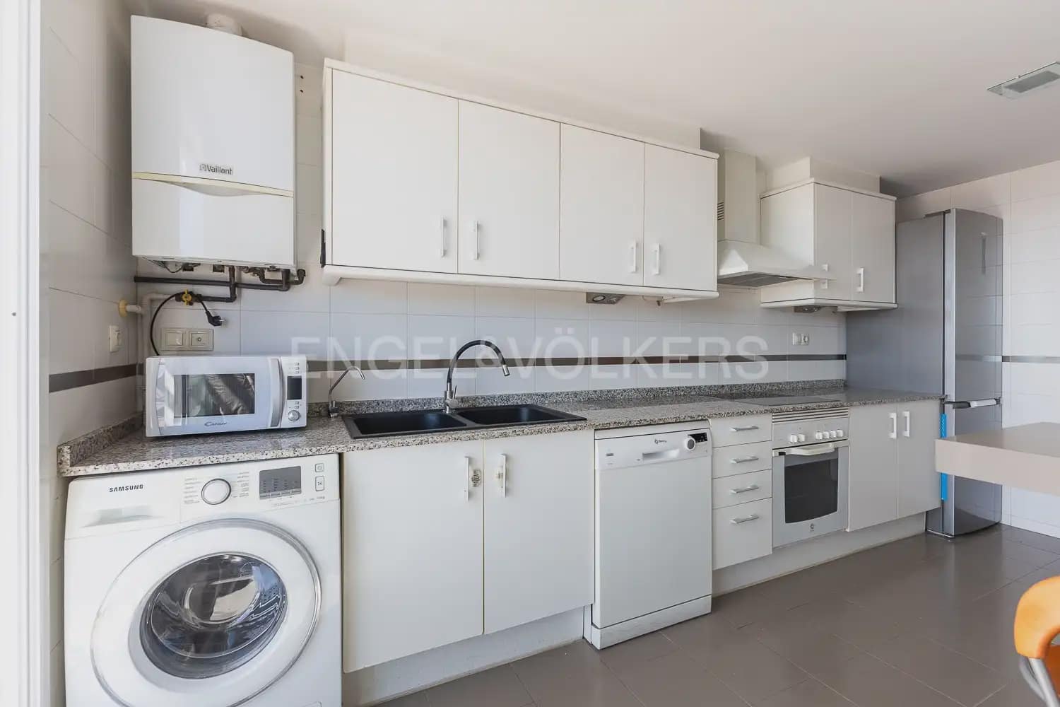 3 bedroom Penthouse for rent in Valencia city with garage - € 2,800 (Ref: 9937284)