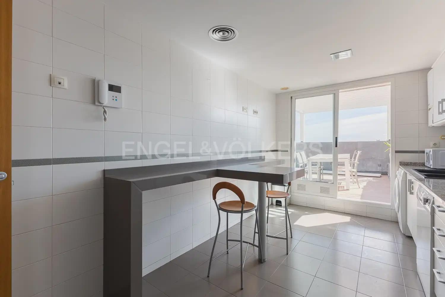 3 bedroom Penthouse for rent in Valencia city with garage - € 2,800 (Ref: 9937284)