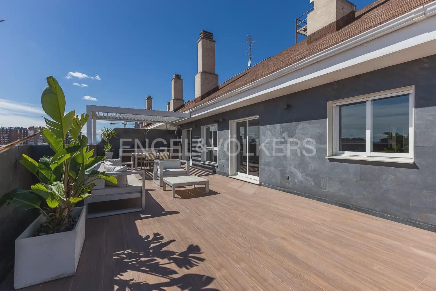 3 bedroom Penthouse for rent in Valencia city with garage - € 2,800 (Ref: 9937284)