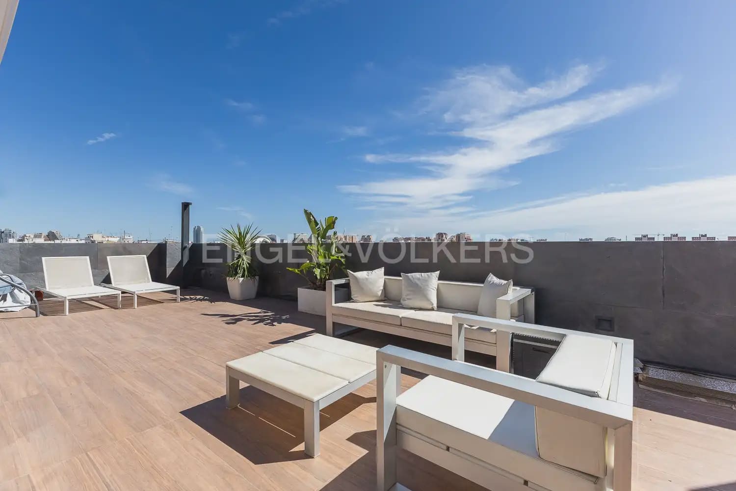 3 bedroom Penthouse for rent in Valencia city with garage - € 2,800 (Ref: 9937284)