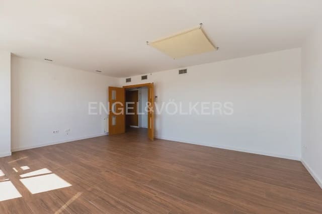 3 bedroom Penthouse for rent in En Corts, Valencia city with garage - € 2,800 (Ref: 9937284)