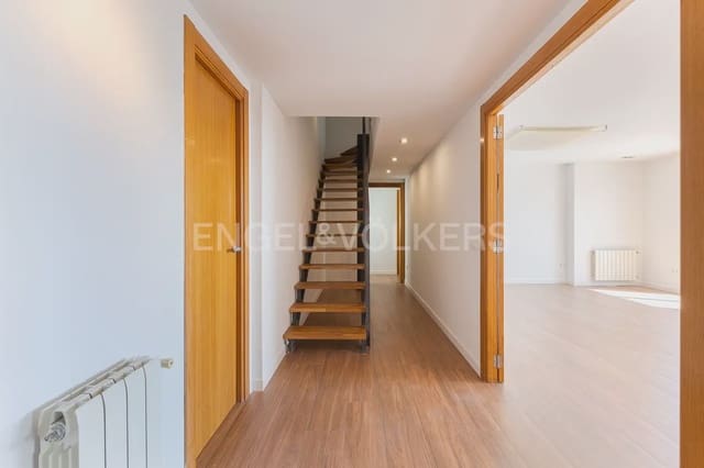 3 bedroom Penthouse for rent in En Corts, Valencia city with garage - € 2,800 (Ref: 9937284)