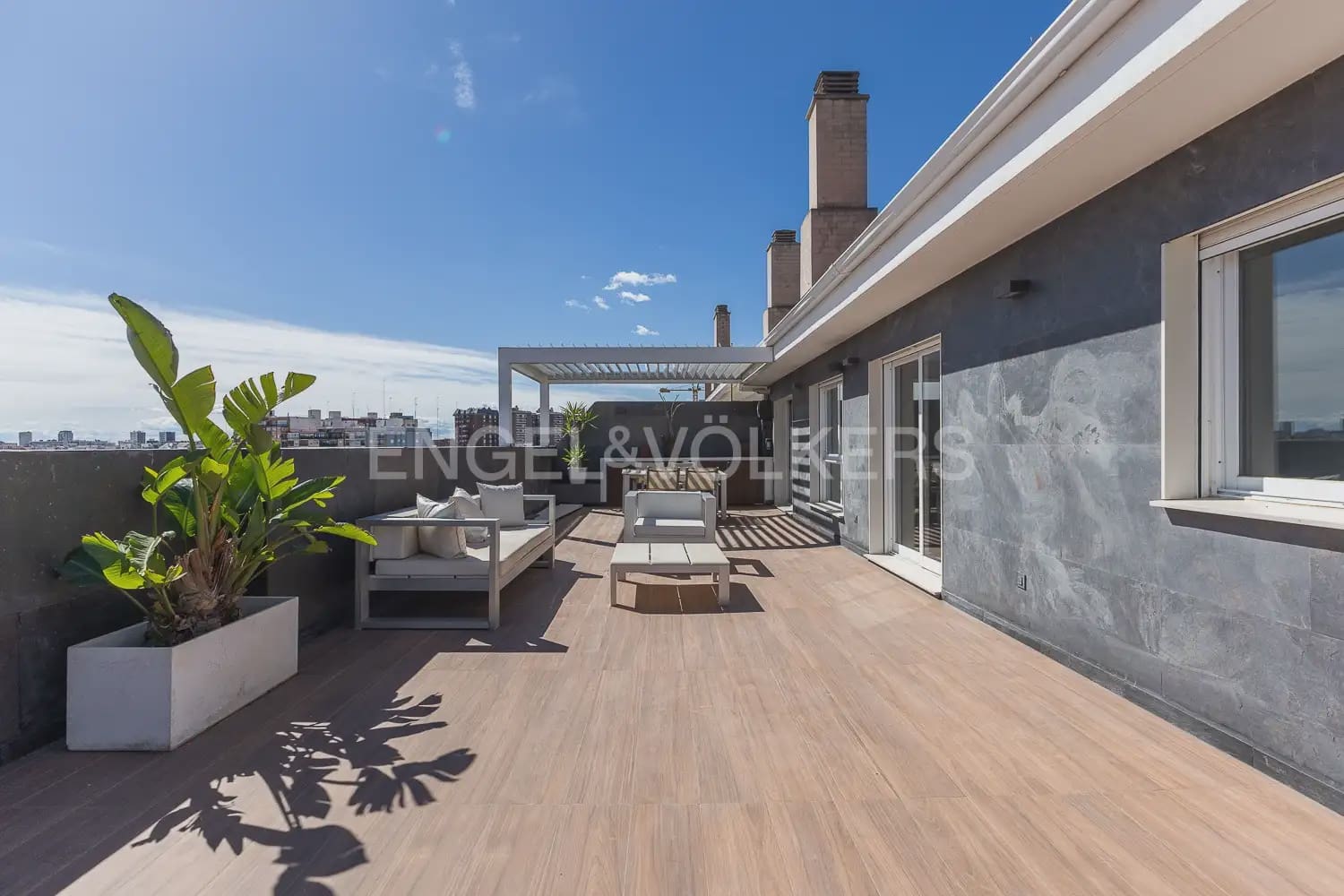 3 bedroom Penthouse for rent in Valencia city with garage - € 2,800 (Ref: 9937284)
