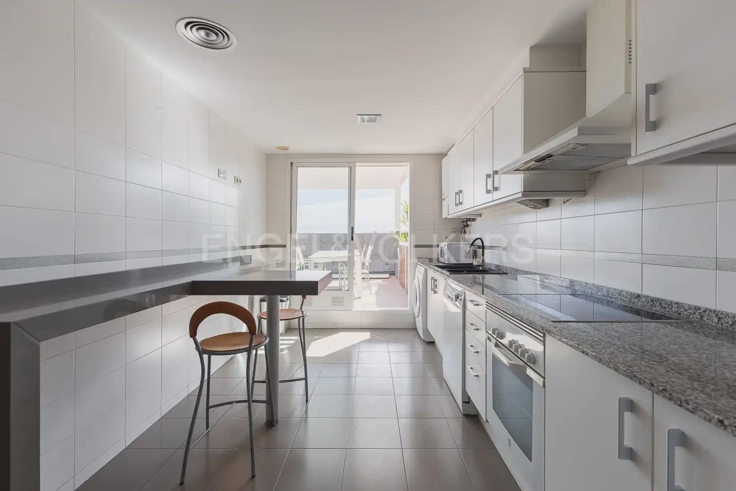 3 bedroom Penthouse for rent in Valencia city with garage - € 2,800 (Ref: 9937284)